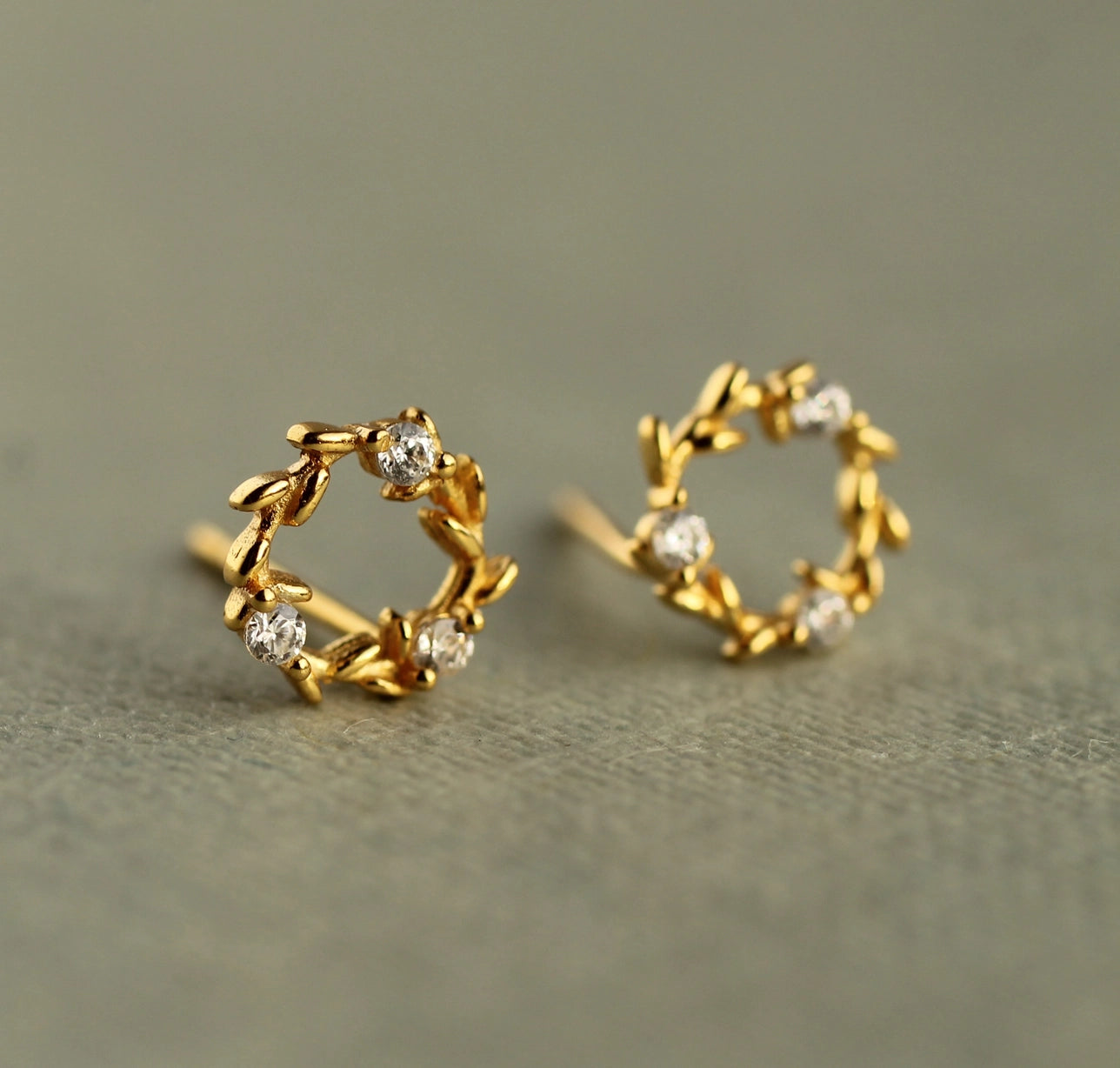 Wreath Circle Stud