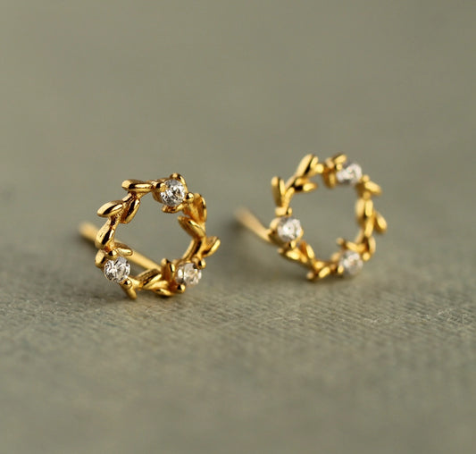 Wreath Circle Stud