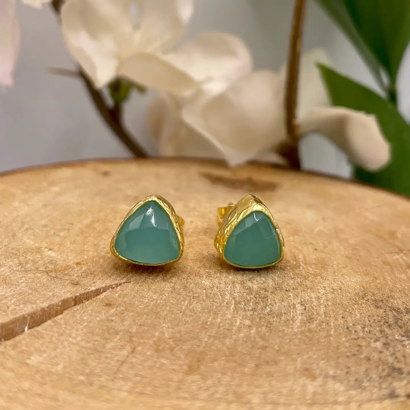 Delta Studs, Chalcedony
