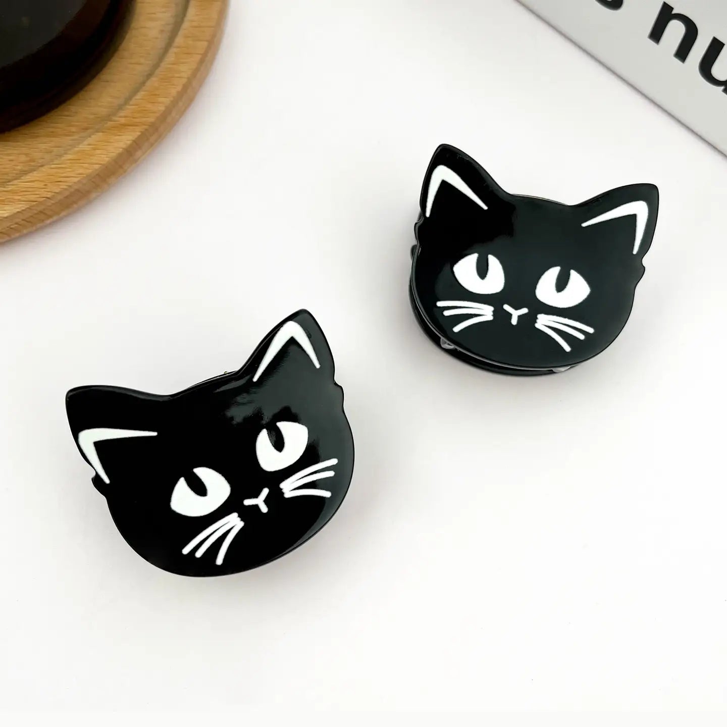 Eye Rolling Cat Claw Clip